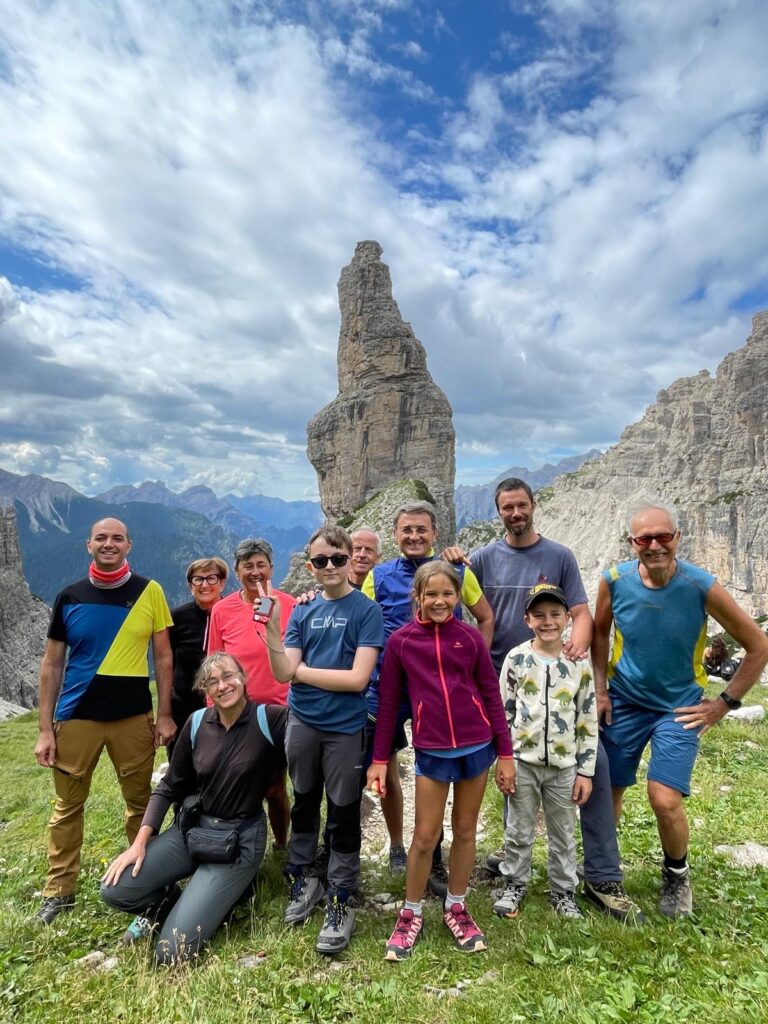 2 - Una parte del gruppo al cospetto del campanile